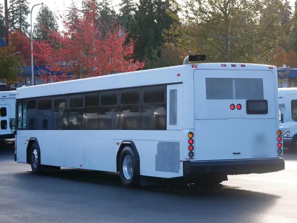 2009 Gillig Low Floor ADA Transit Bus - Thumbnail 3 2009 Gillig Low Floor ADA Transit Bus - Thumbnail 3