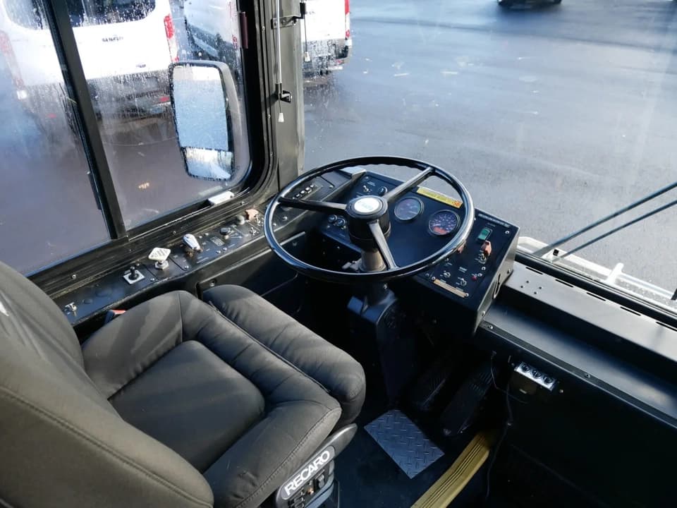 2009 Gillig Low Floor ADA Transit Bus - Thumbnail 4 2009 Gillig Low Floor ADA Transit Bus - Thumbnail 4