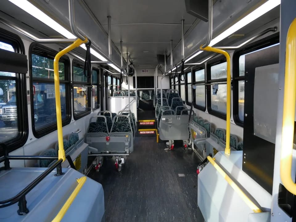 2009 Gillig Low Floor ADA Transit Bus - Thumbnail 5 2009 Gillig Low Floor ADA Transit Bus - Thumbnail 5