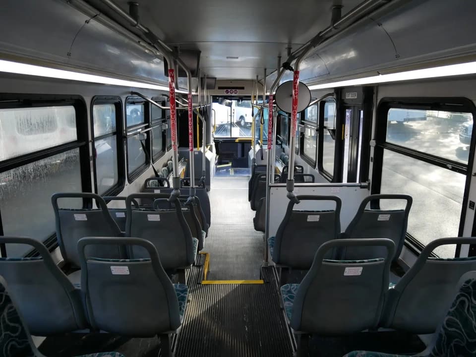 2009 Gillig Low Floor ADA Transit Bus - Thumbnail 7 2009 Gillig Low Floor ADA Transit Bus - Thumbnail 7