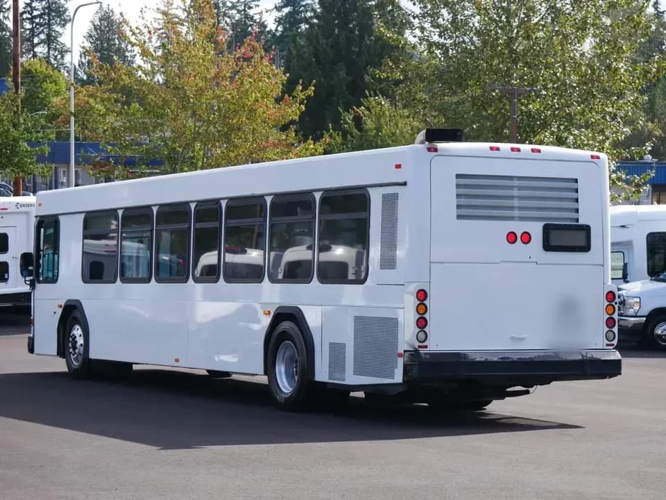 2003 Gillig Low Floor ADA Transit Bus - Thumbnail 4 2003 Gillig Low Floor ADA Transit Bus - Thumbnail 4