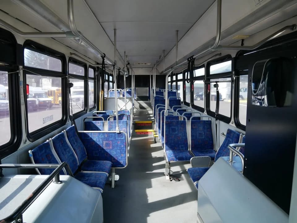 2003 Gillig Low Floor ADA Transit Bus - Thumbnail 6 2003 Gillig Low Floor ADA Transit Bus - Thumbnail 6