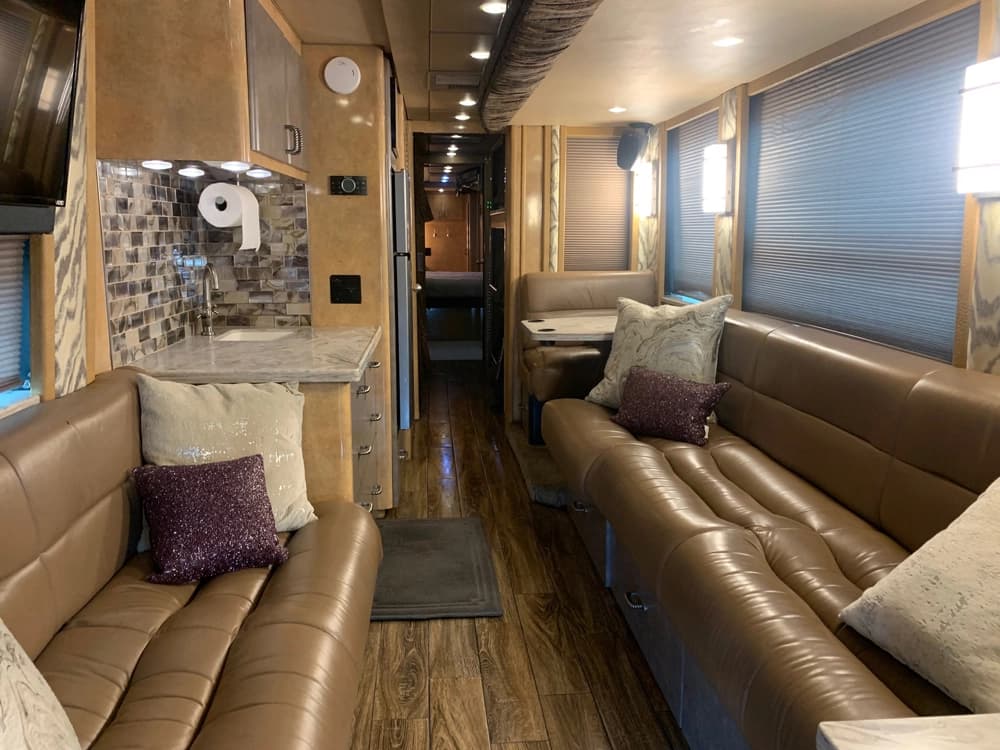 2006 Prevost H3-45 Motorhome - Thumbnail 13 2006 Prevost H3-45 Motorhome - Thumbnail 13