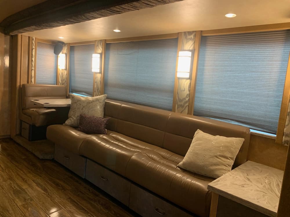 2006 Prevost H3-45 Motorhome - Thumbnail 15 2006 Prevost H3-45 Motorhome - Thumbnail 15