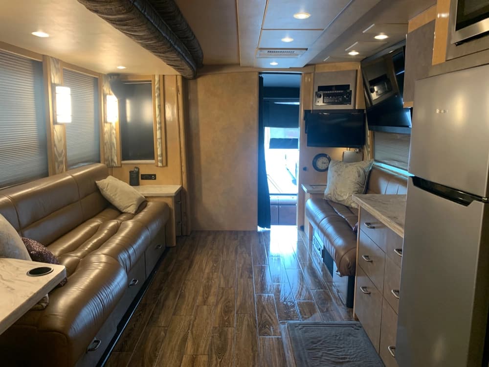 2006 Prevost H3-45 Motorhome - Thumbnail 16 2006 Prevost H3-45 Motorhome - Thumbnail 16