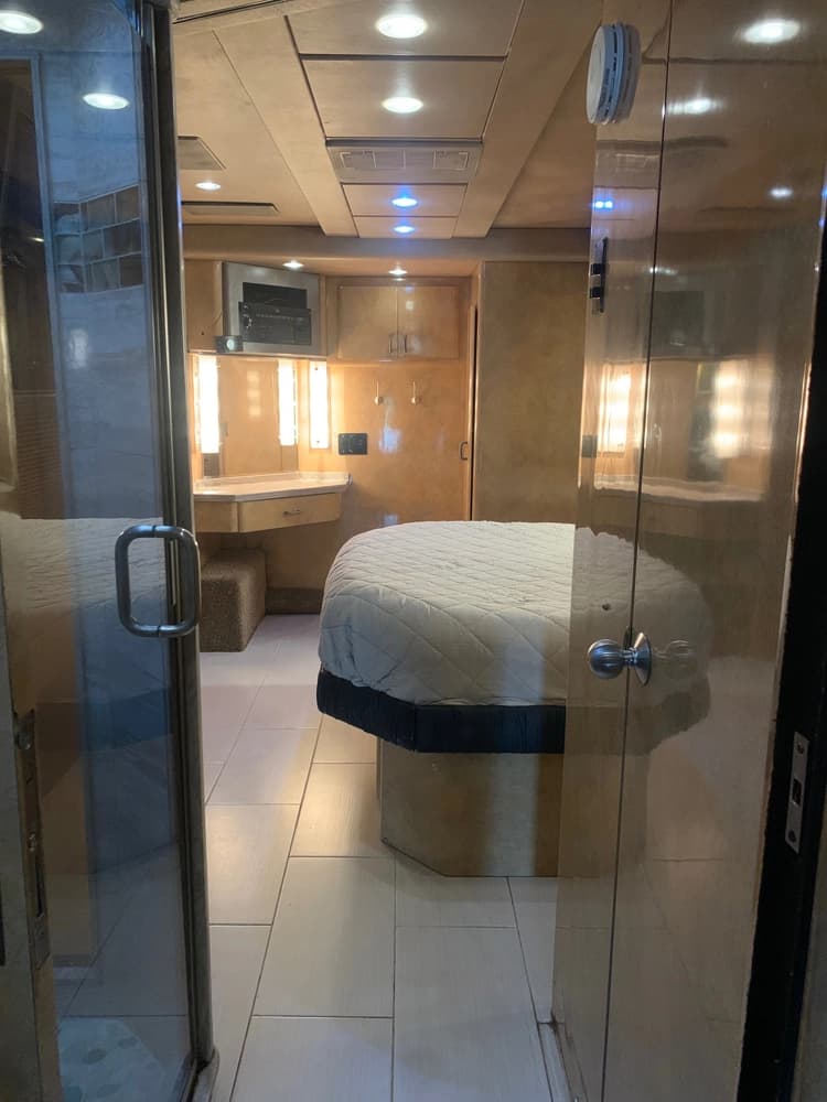 2006 Prevost H3-45 Motorhome - Thumbnail 19 2006 Prevost H3-45 Motorhome - Thumbnail 19