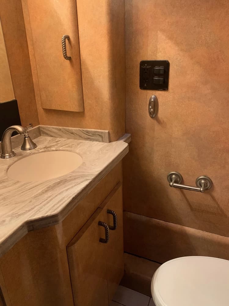 2006 Prevost H3-45 Motorhome - Thumbnail 21 2006 Prevost H3-45 Motorhome - Thumbnail 21