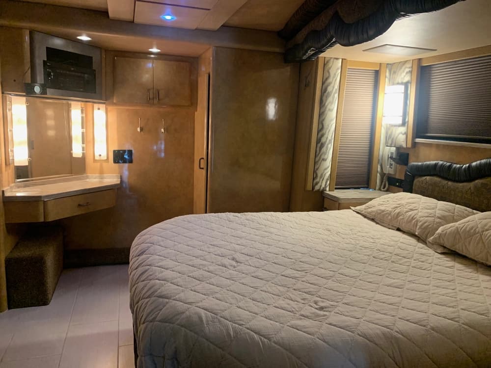 2006 Prevost H3-45 Motorhome - Thumbnail 22 2006 Prevost H3-45 Motorhome - Thumbnail 22