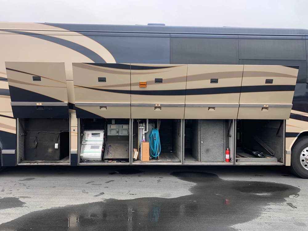 2006 Prevost H3-45 Motorhome - Thumbnail 24 2006 Prevost H3-45 Motorhome - Thumbnail 24