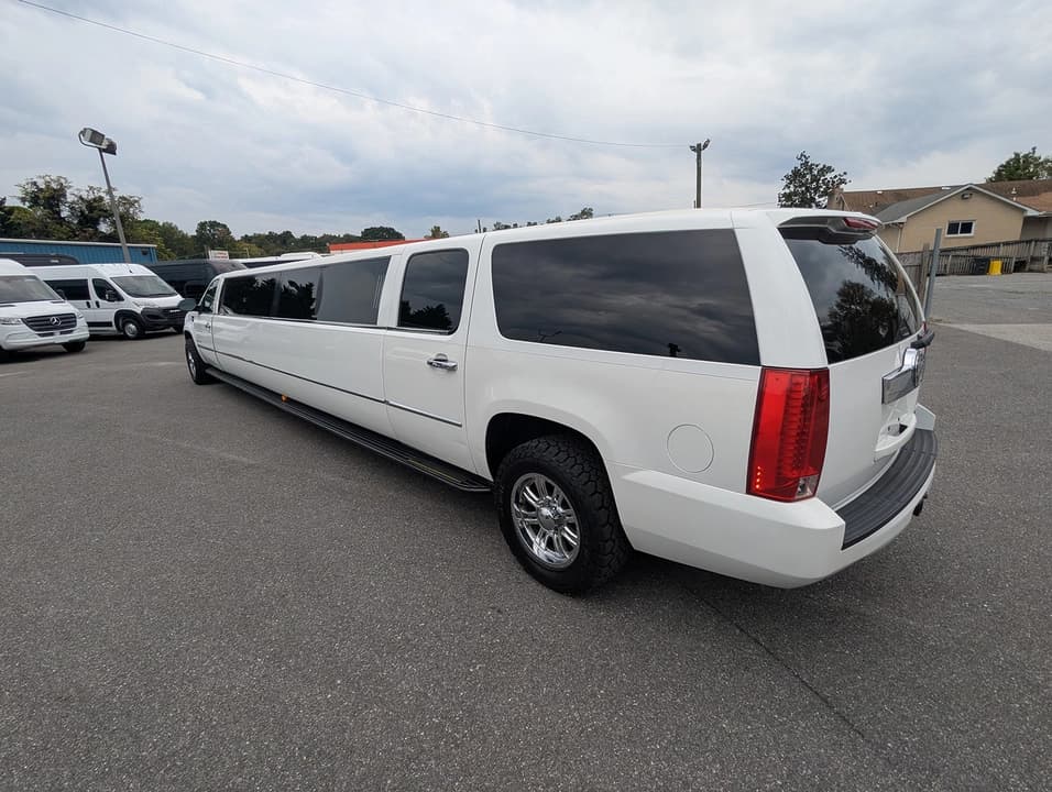 2009 Executive Coach Builders Suburbalade bus 2009 Executive Coach Builders Suburbalade bus