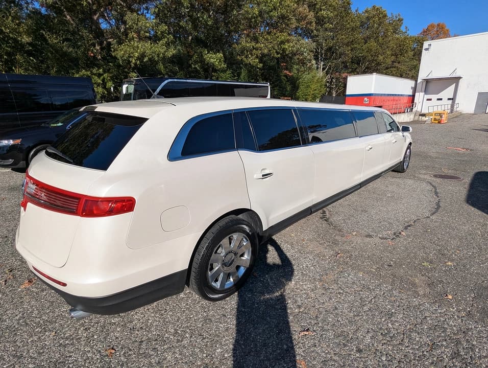 2013 Krystal MKT 120 Krystal Limousine - Thumbnail 5 2013 Krystal MKT 120 Krystal Limousine - Thumbnail 5