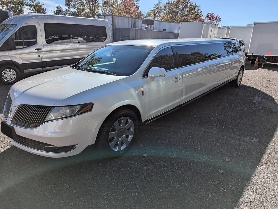 2013 Krystal MKT 120 Krystal Limousine - Thumbnail 8 2013 Krystal MKT 120 Krystal Limousine - Thumbnail 8