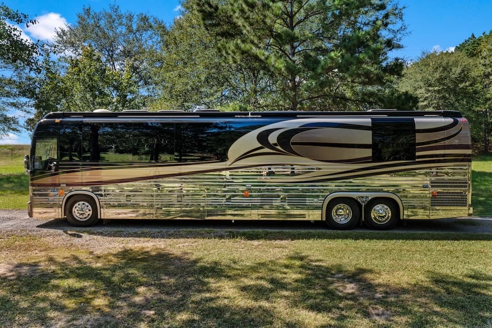 2003 Prevost XLII Motorcoach - Thumbnail 2 2003 Prevost XLII Motorcoach - Thumbnail 2