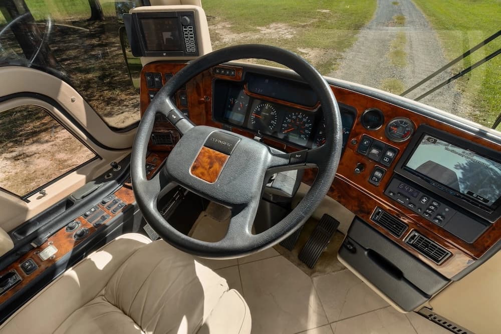 2003 Prevost XLII Motorcoach - Thumbnail 14 2003 Prevost XLII Motorcoach - Thumbnail 14