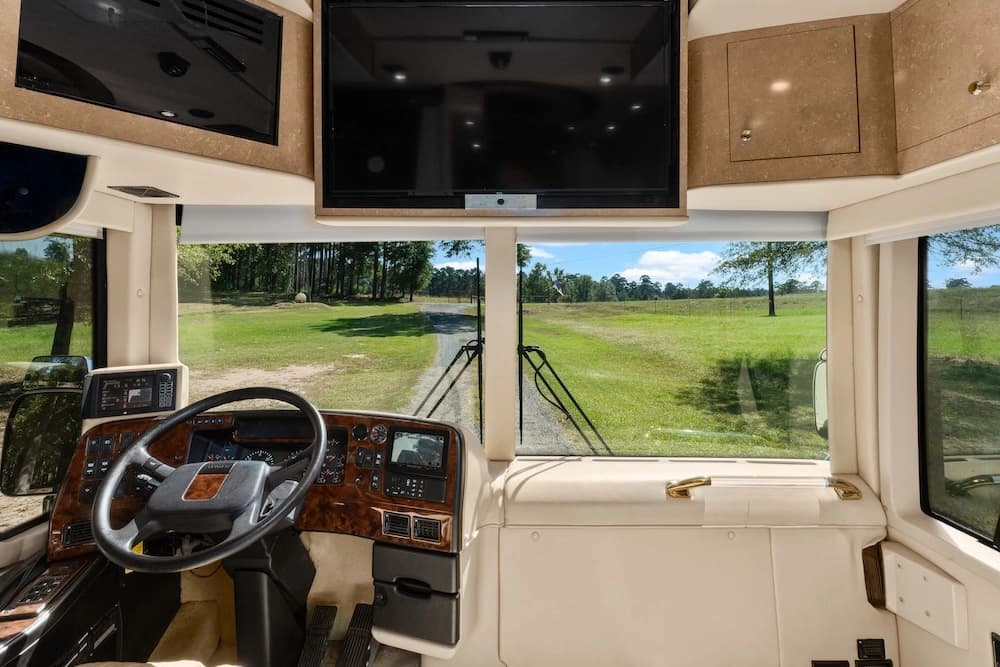 2003 Prevost XLII Motorcoach - Thumbnail 15 2003 Prevost XLII Motorcoach - Thumbnail 15