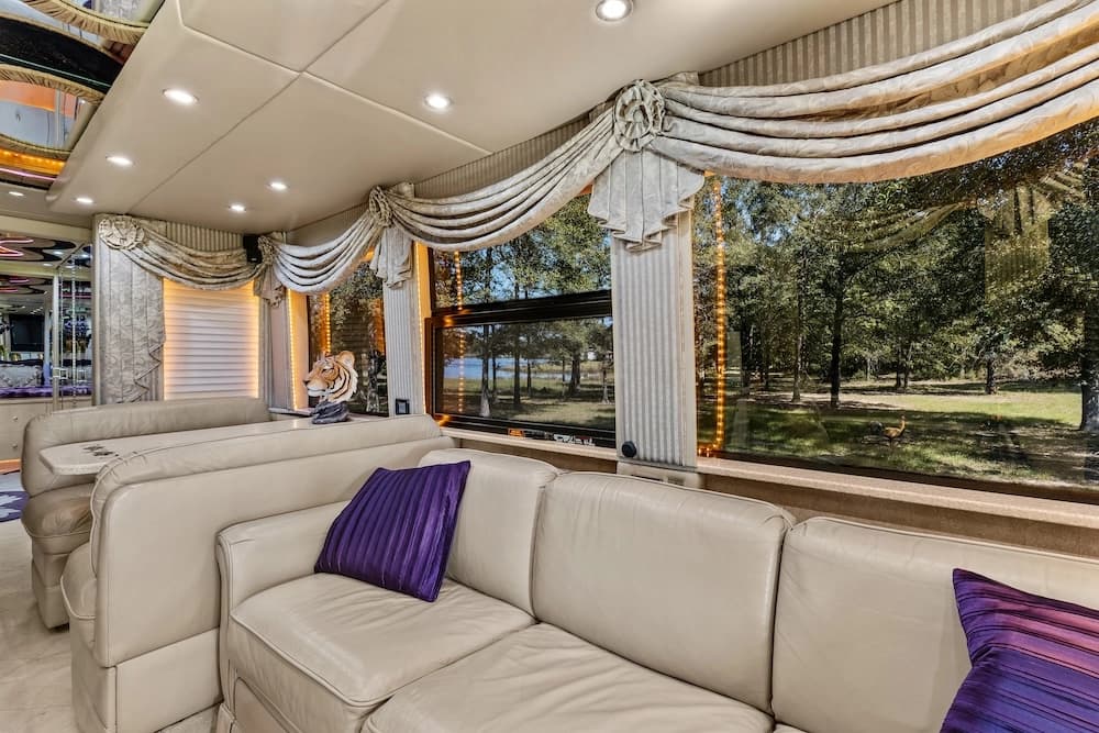 2003 Prevost XLII Motorcoach - Thumbnail 17 2003 Prevost XLII Motorcoach - Thumbnail 17