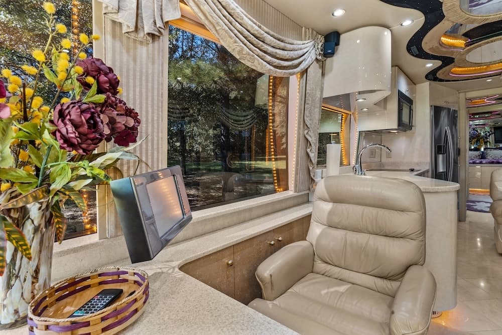 2003 Prevost XLII Motorcoach - Thumbnail 18 2003 Prevost XLII Motorcoach - Thumbnail 18