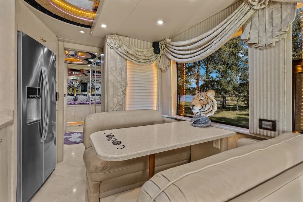 2003 Prevost XLII Motorcoach - Thumbnail 19 2003 Prevost XLII Motorcoach - Thumbnail 19