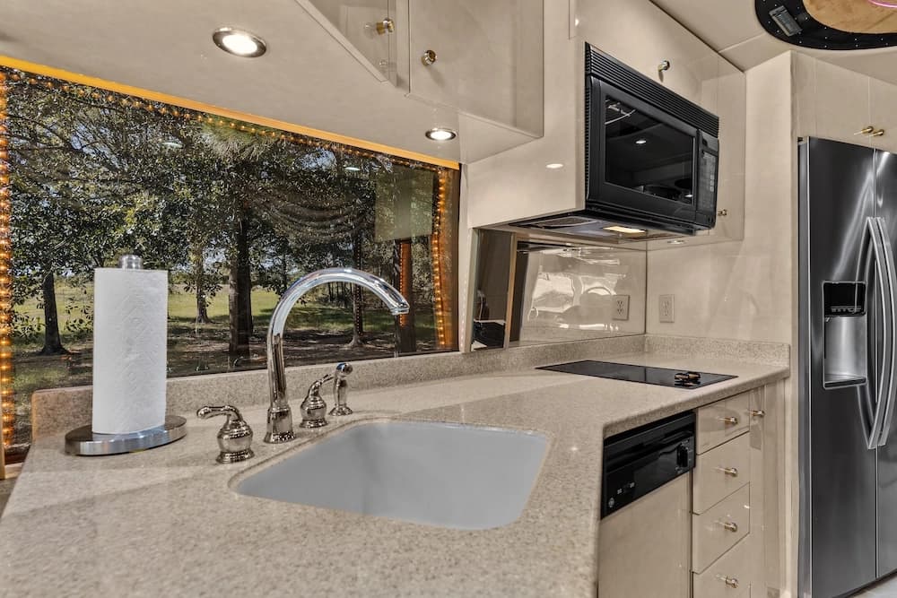 2003 Prevost XLII Motorcoach - Thumbnail 20 2003 Prevost XLII Motorcoach - Thumbnail 20