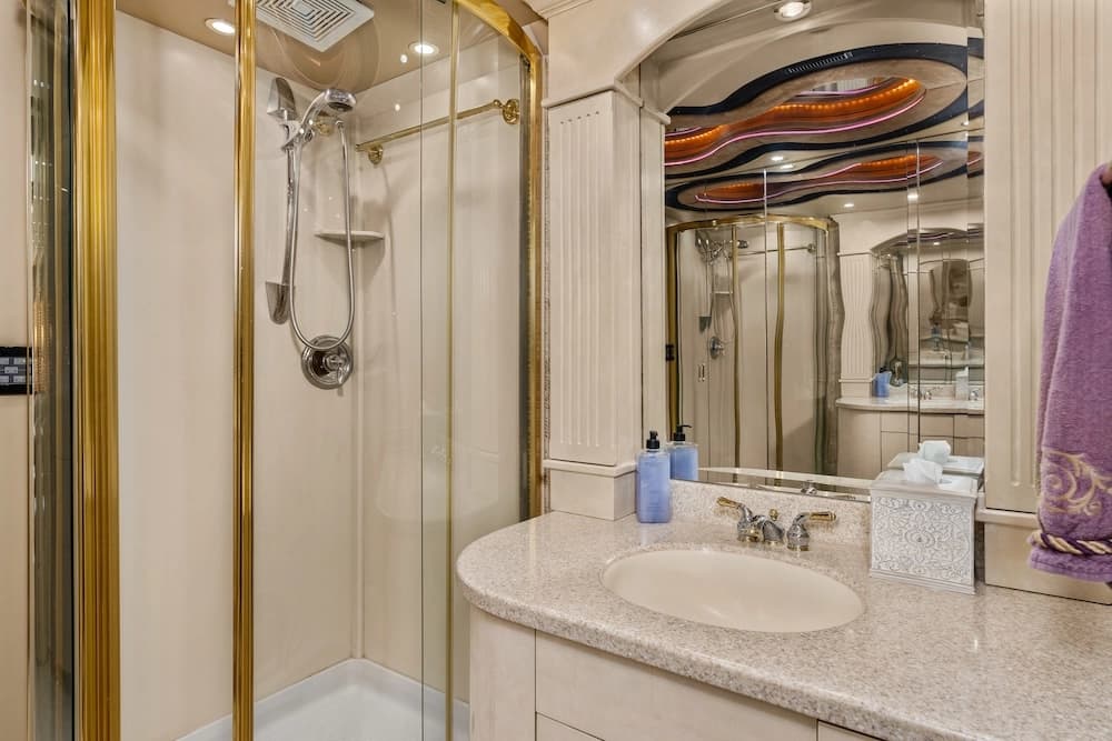 2003 Prevost XLII Motorcoach - Thumbnail 22 2003 Prevost XLII Motorcoach - Thumbnail 22