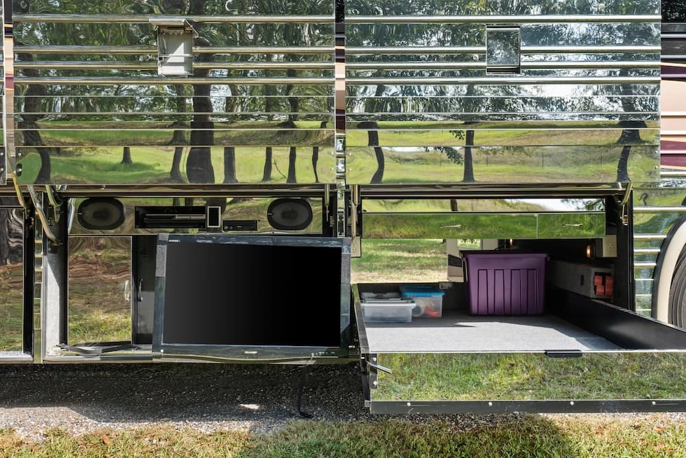 2003 Prevost XLII Motorcoach - Thumbnail 37 2003 Prevost XLII Motorcoach - Thumbnail 37