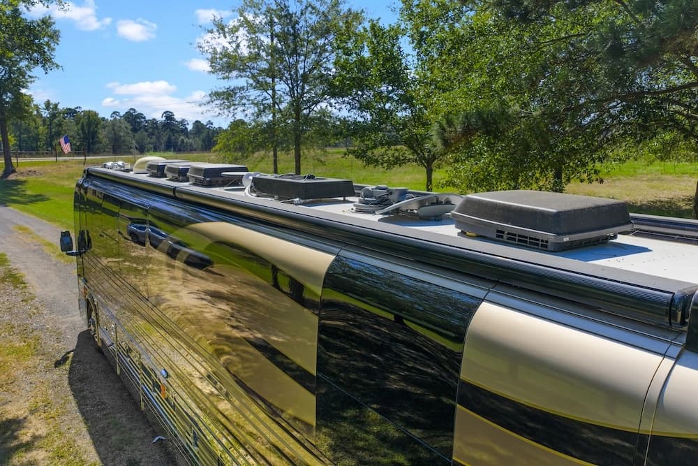 2003 Prevost XLII Motorcoach - Thumbnail 7 2003 Prevost XLII Motorcoach - Thumbnail 7