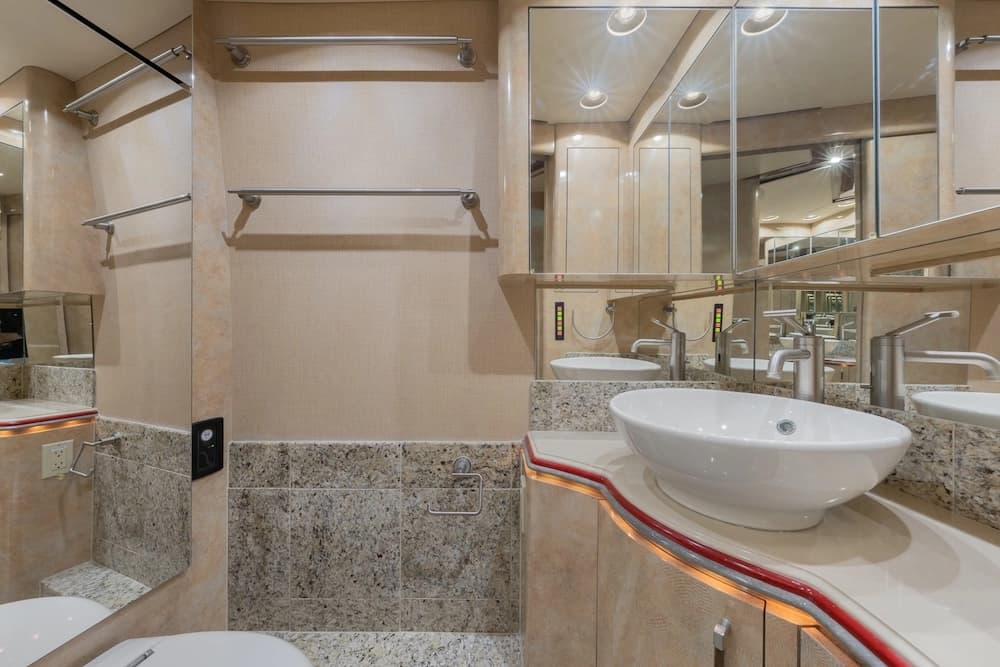 2009 Prevost Marathon H3-45 Motorcoach - Thumbnail 16 2009 Prevost Marathon H3-45 Motorcoach - Thumbnail 16