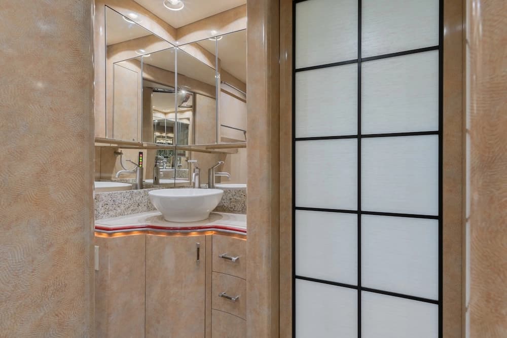 2009 Prevost Marathon H3-45 Motorcoach - Thumbnail 17 2009 Prevost Marathon H3-45 Motorcoach - Thumbnail 17