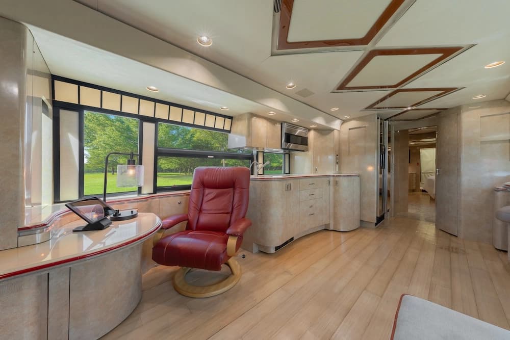 2009 Prevost Marathon H3-45 Motorcoach - Thumbnail 3 2009 Prevost Marathon H3-45 Motorcoach - Thumbnail 3