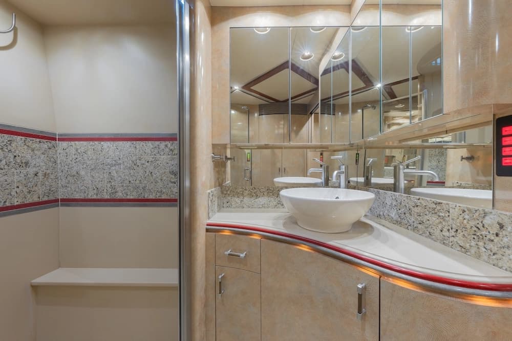 2009 Prevost Marathon H3-45 Motorcoach - Thumbnail 21 2009 Prevost Marathon H3-45 Motorcoach - Thumbnail 21