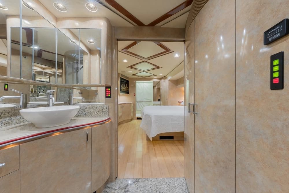 2009 Prevost Marathon H3-45 Motorcoach - Thumbnail 22 2009 Prevost Marathon H3-45 Motorcoach - Thumbnail 22