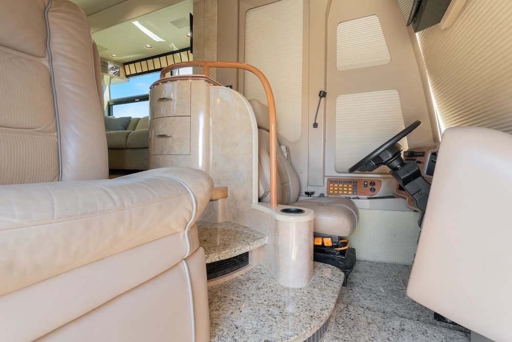 2009 Prevost Marathon H3-45 Motorcoach - Thumbnail 33 2009 Prevost Marathon H3-45 Motorcoach - Thumbnail 33