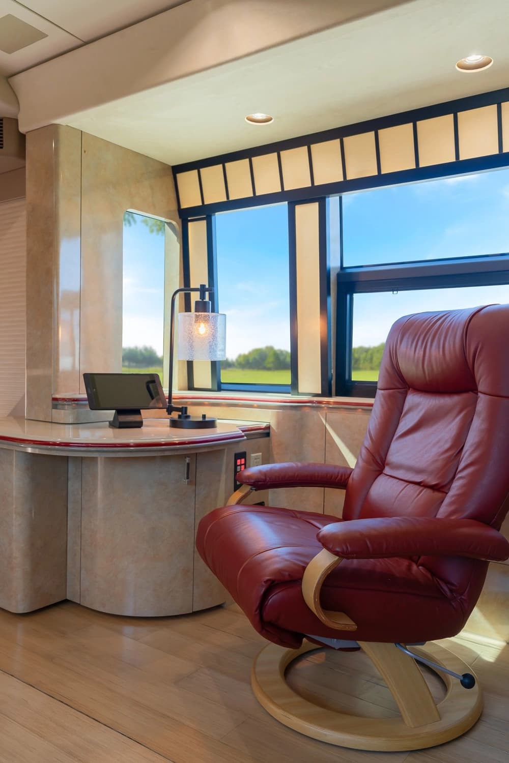 2009 Prevost Marathon H3-45 Motorcoach - Thumbnail 35 2009 Prevost Marathon H3-45 Motorcoach - Thumbnail 35