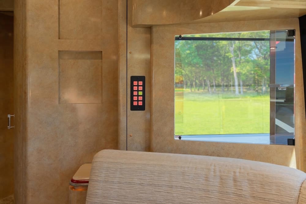 2009 Prevost Marathon H3-45 Motorcoach - Thumbnail 40 2009 Prevost Marathon H3-45 Motorcoach - Thumbnail 40