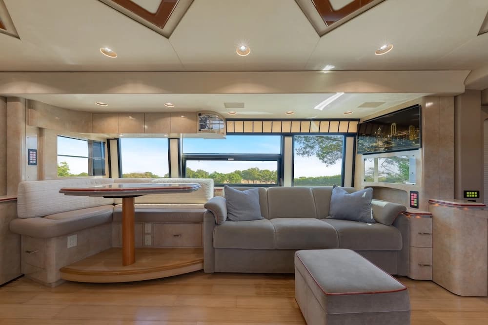 2009 Prevost Marathon H3-45 Motorcoach - Thumbnail 5 2009 Prevost Marathon H3-45 Motorcoach - Thumbnail 5