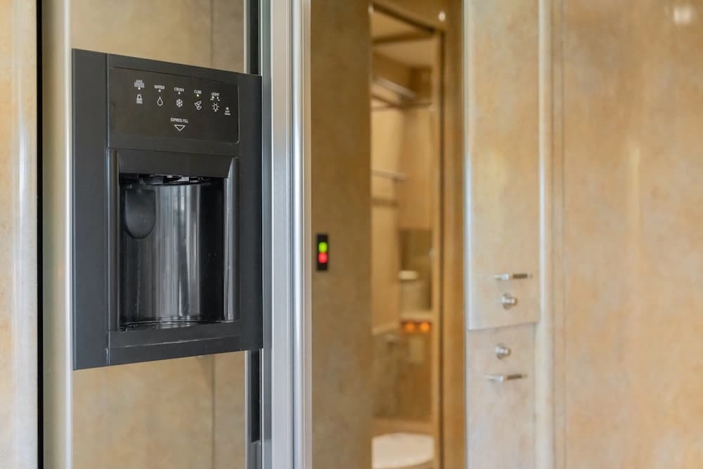 2009 Prevost Marathon H3-45 Motorcoach - Thumbnail 41 2009 Prevost Marathon H3-45 Motorcoach - Thumbnail 41