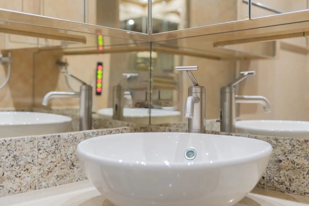 2009 Prevost Marathon H3-45 Motorcoach - Thumbnail 42 2009 Prevost Marathon H3-45 Motorcoach - Thumbnail 42