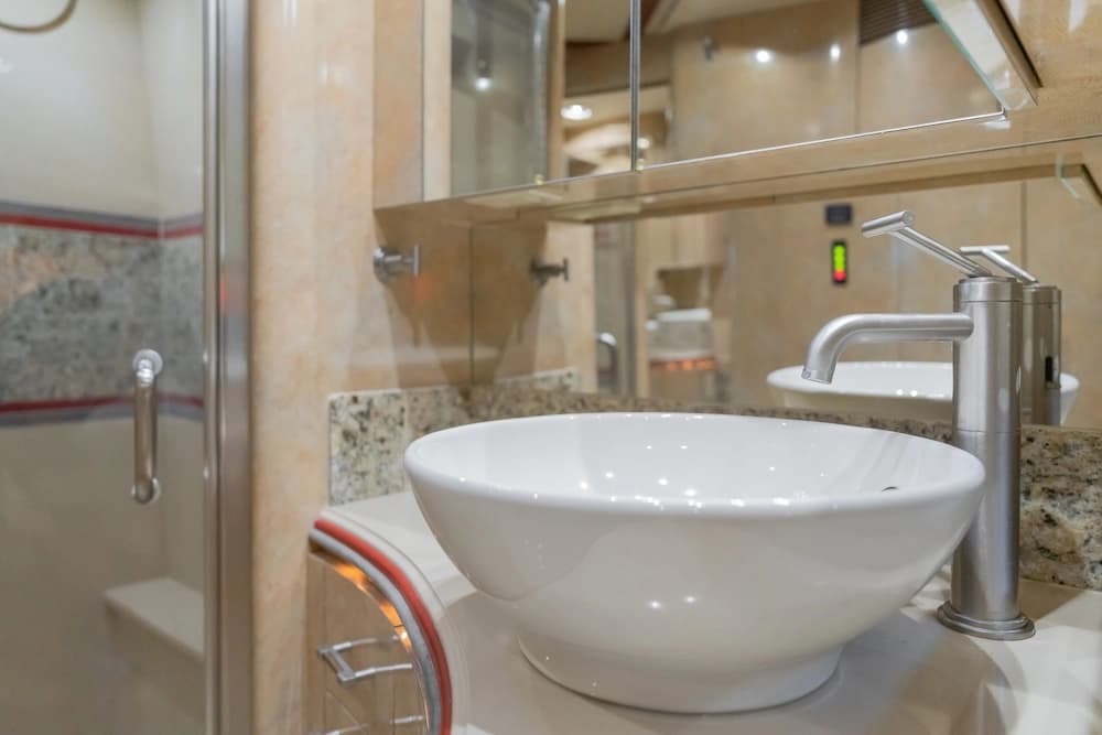 2009 Prevost Marathon H3-45 Motorcoach - Thumbnail 43 2009 Prevost Marathon H3-45 Motorcoach - Thumbnail 43