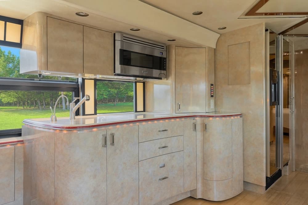 2009 Prevost Marathon H3-45 Motorcoach - Thumbnail 8 2009 Prevost Marathon H3-45 Motorcoach - Thumbnail 8