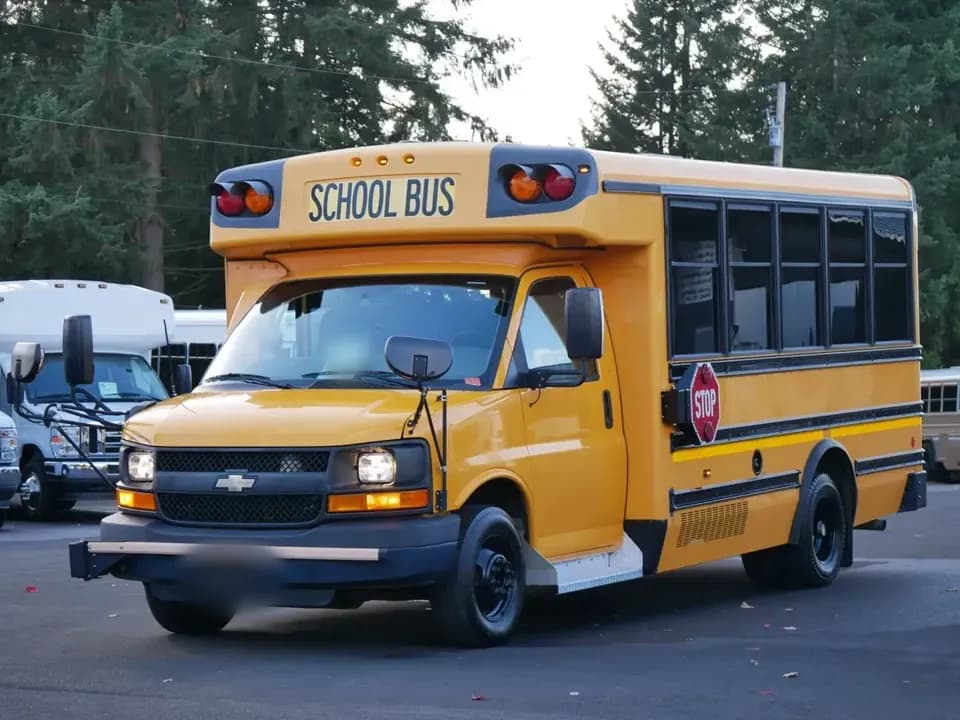 2014 Collins Super Bantam School Bus - Thumbnail 2 2014 Collins Super Bantam School Bus - Thumbnail 2