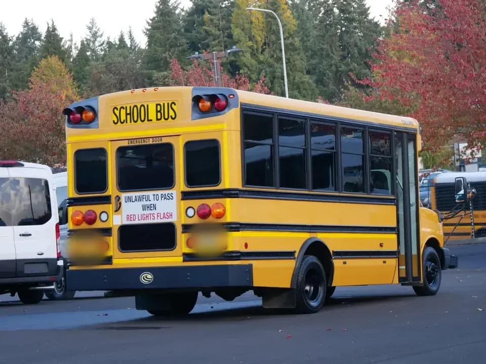 2014 Collins Super Bantam School Bus - Thumbnail 3 2014 Collins Super Bantam School Bus - Thumbnail 3