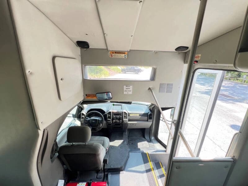 2018 Ford F550 Super Duty Shuttle Bus - Thumbnail 15 2018 Ford F550 Super Duty Shuttle Bus - Thumbnail 15