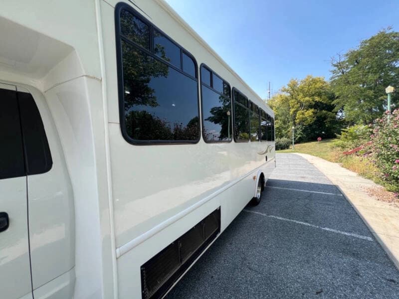 2018 Ford F550 Super Duty Shuttle Bus - Thumbnail 16 2018 Ford F550 Super Duty Shuttle Bus - Thumbnail 16