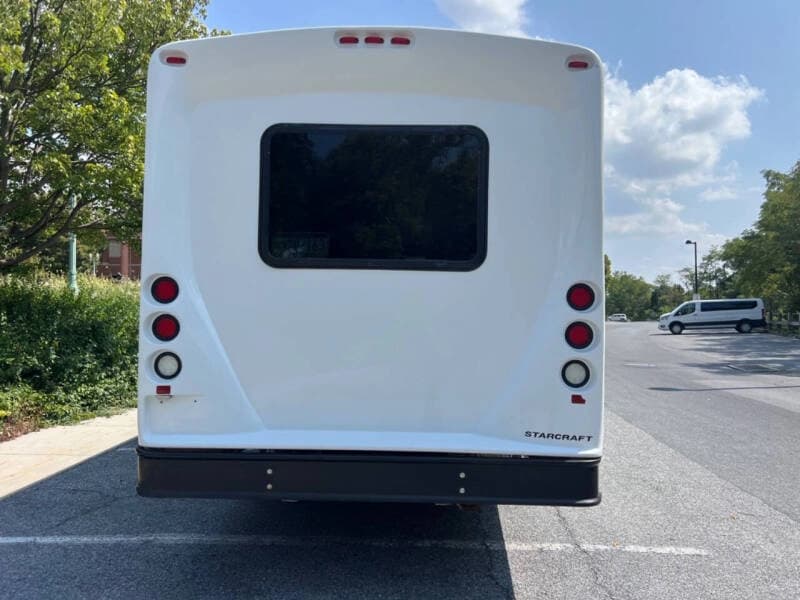 2018 Ford F550 Super Duty Shuttle Bus - Thumbnail 4 2018 Ford F550 Super Duty Shuttle Bus - Thumbnail 4