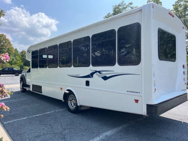 2018 Ford F550 Super Duty Shuttle Bus - Thumbnail 5 2018 Ford F550 Super Duty Shuttle Bus - Thumbnail 5