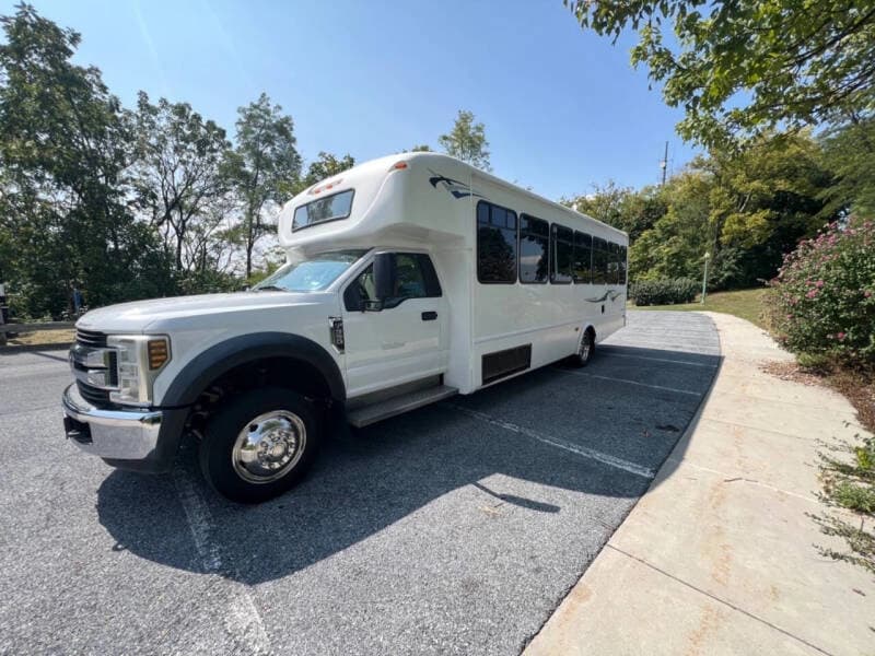 2018 Ford F550 Super Duty Shuttle Bus - Thumbnail 6 2018 Ford F550 Super Duty Shuttle Bus - Thumbnail 6