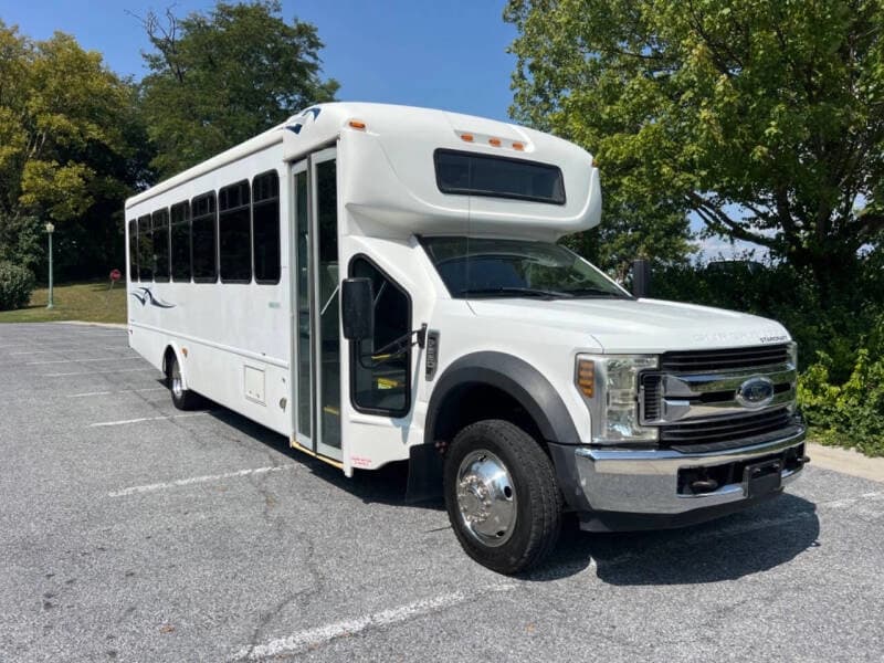 2018 Ford F550 Super Duty Shuttle Bus - Thumbnail 7 2018 Ford F550 Super Duty Shuttle Bus - Thumbnail 7