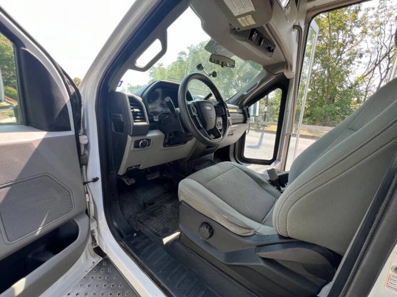2018 Ford F550 Super Duty Shuttle Bus - Thumbnail 8 2018 Ford F550 Super Duty Shuttle Bus - Thumbnail 8
