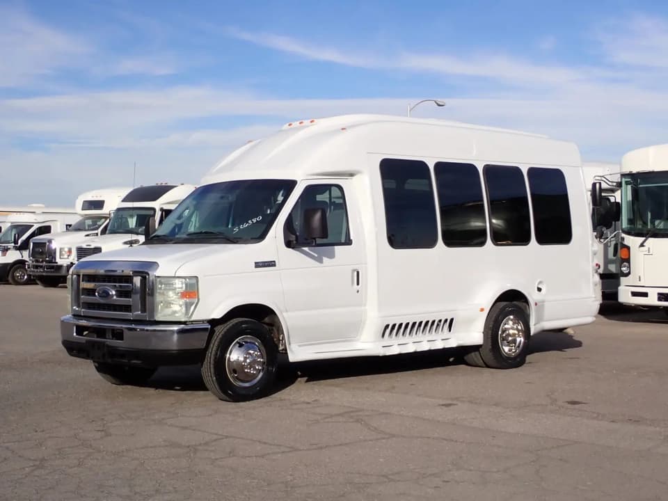 2008 Turtle Top Van Terra Shuttle Bus - Thumbnail 2 2008 Turtle Top Van Terra Shuttle Bus - Thumbnail 2