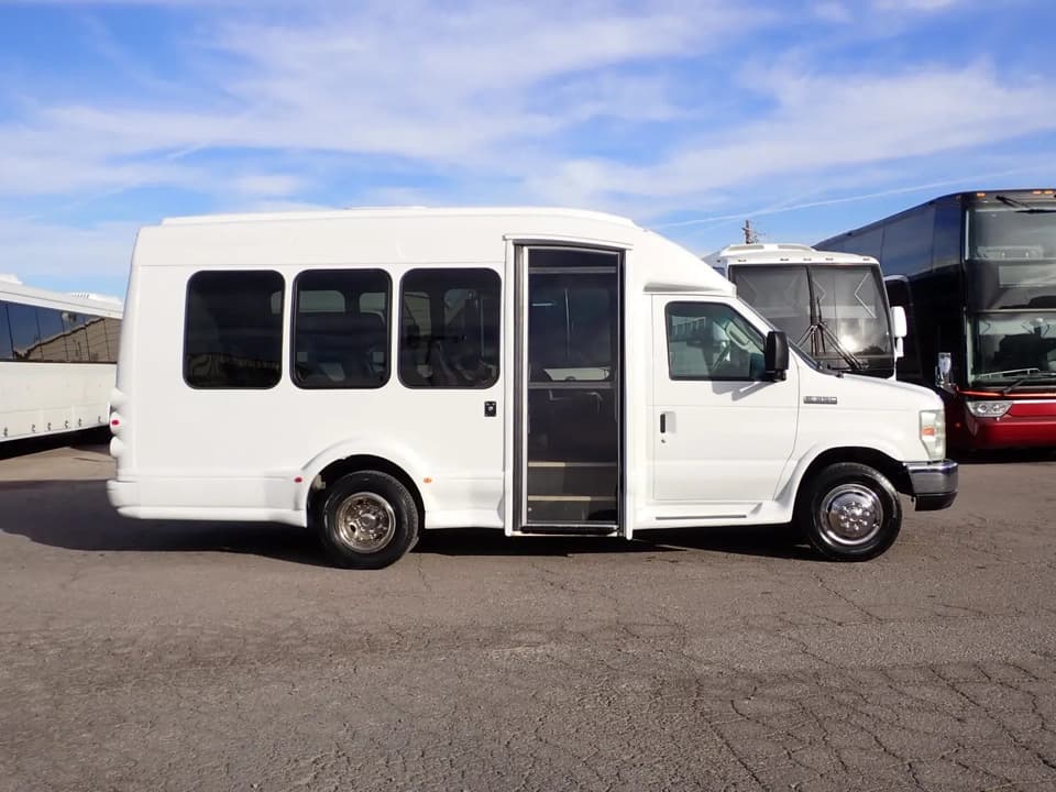 2008 Turtle Top Van Terra Shuttle Bus - Thumbnail 3 2008 Turtle Top Van Terra Shuttle Bus - Thumbnail 3